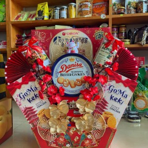 cần 4 thanh niên bán trái cây tết , làm tết được,