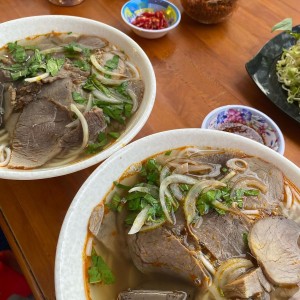 Cần người phụ quán  bún ở quận 3.