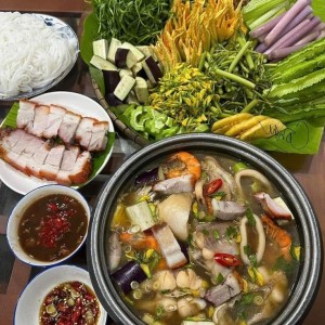 Quán Lẩu Mắm Miền Tây Đường Huỳnh Tấn Phát Nhà Bè Cần Tuyển Nữ Bưng Bê Dọn Bàn Ghế Sạch Sẽ