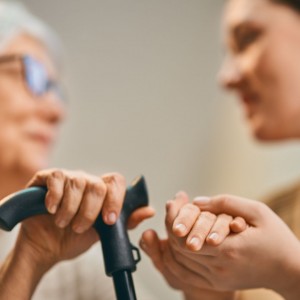 Cần cô chăm ông làm ăn ở lại Bình Thạnh