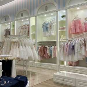 Shop quần áo trẻ em gần Đầm Sen, quận 11 cần người bán hàng