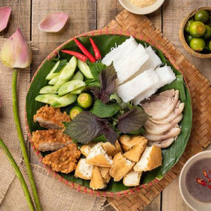 CẦN TUYỂN NỮ PHỤ BẾP QUÁN BÚN ĐẬU