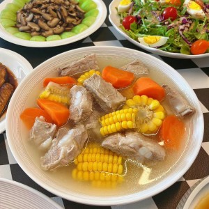 Tuyển cô giúp việc nhà, quận 2.Yêu cầu: sạch sẽ, trung thực, siêng năng, nấu ăn ngon.  Lương: 10 triệu bao ăn ở + lương tháng 13 + lễ tết đầy đủ