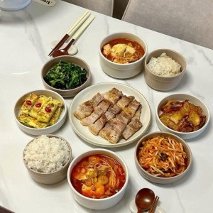 ✅ Tuyển cô nấu ăn ở lại – Quận 1