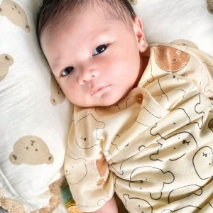 Cần thêm cô phụ chăm bé cho đỡ xoay không kịp.Bình Thạnh