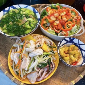 Tuyển 1 cô giúp việc đi về chuyên nấu ăn + dọn dẹp khu bếp nhà villa + ủi đồ, dưới 45 tuổi.