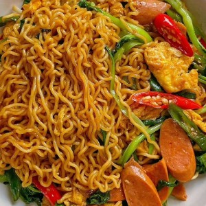 Quán mì trộn muối ớt ở Nguyễn Huệ , Quận 1 cần chị phụ quán
