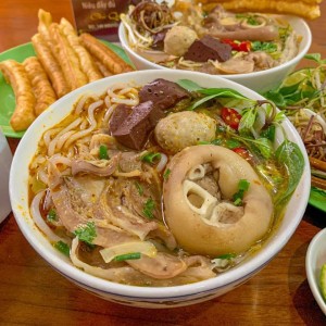 Nhà 1 trệt 1 lầu ở Quận 9 cần cô giúp việc nhà lâu dài