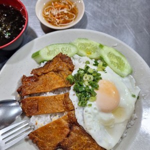 Cần Chị Làm Phụ Quán Cơm Ăn Ở Lại