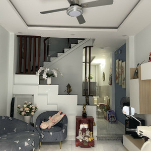 Tìm chị giúp việc nhà ( bao ăn ở lại ). Lương 8 triệu, quận 3