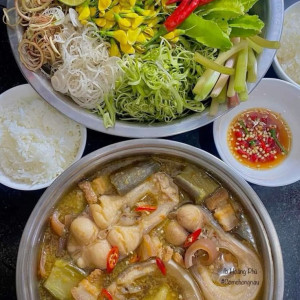 Cần gấp chị về ở với bà , nấu ăn cho bà .Nhà ở quận 8.