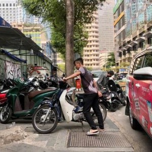 📢 TUYỂN NAM GIỮ XE – LÀM VIỆC TẠI QUẬN 1, Lương 8tr
