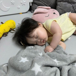 TUYỂN CÔ CHĂM SÓC BÉ GÁI 10 THÁNG TUỔI Ở QUẬN 7 LƯƠNG 13TR