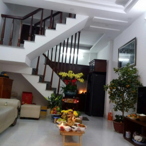 Nhà 1 trệt 1 lầu 52m2 ở Quận Bình Thạnh  tìm chị giúp việc nhà Lương 9tr bao ăn ở