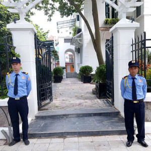 TUYỂN 1 NAM BẢO VỆ Ở KHU BIỆT THỰ THẢO ĐIỀN-QUẬN 2 LƯƠNG 8TR ( BAO Ở KHÔNG BAO ĂN)