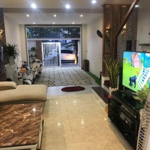 Cần tuyển cô giúp việc nhà hiền lành, gắn bó lâu dài, nhà ở quận 2, Lương 11 triệu bao ăn ở.