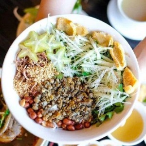 Tuyển Người Phụ Quán Cơm Hến – Bún Hến Tại Quận 4 - lương 9tr