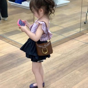 CẦN CÔ CHUYÊN CHĂM BÉ