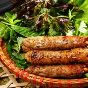 Cần 1 cô phụ quán nem nướng, cơm tấm ở quận 2