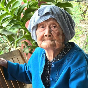 Cần chị chăm bà, bà ở quận Thủ đức .( bao ăn ở lại )