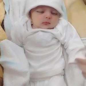 Gia đình cần chị chăm bé, bé ngoan, dễ thương, bé được 2 tháng, nhà ở Quận 8