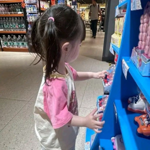 Cần Người Giúp Chăm Bé Gái Dễ Thương Ở Hà Đô, quận 10 . Lương 11 triệu ( bao ăn ở ) .