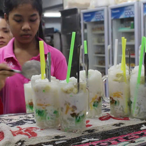 QUÁN CHÈ THÁI Ở TÂN PHÚ CẦN TUYỂN BẠN VỀ PHỤ QUÁN LƯƠNG 8TR BAO ĂN Ở