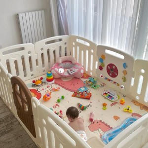 Tuyển dụng gấp Chăm bé Quận 1, Lương 12 triệu ( bao ăn ở )