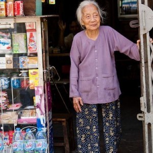 Cần cô chăm bà bị parkinson ở Bình Thạnh ( ăn ở lại )
