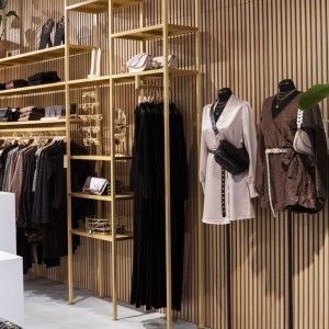 Shop quần áo ở Quận 7 cần tuyển chị bán hàg ở lại,