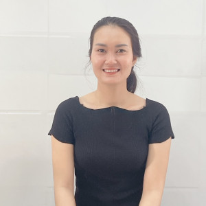 Chị Thìn, sinh năm 1998, quê Ninh Thuận nhận phục vụ , phụ quán