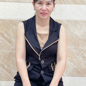 Chị Hiếu người Bến Tre là mẹ đơn thân , con cái đã lớn . Chị nhận việc đi làm không vướng bận gia đình