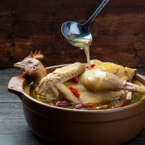 Cần cô chăm bà 80 tuổi lương thử việc 11 triệu ở Tân Bình