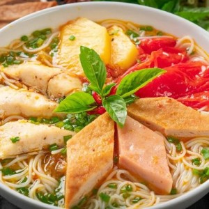Quán bún chả cá Nha Trang ở Dương Quảng Hàm, Gò Vấp đang cần nam phụ quán,