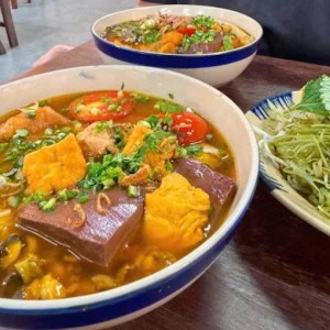 Tuyển người phụ quán bún riêu - tại đường Tô Ký, Hóc Môn. Lương khởi điểm 8tr