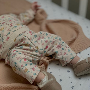 Cần chị chăm bé 4 tháng, nhà ở gần mega market quận 2 ,lương 13 triệu.