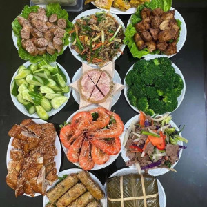 Cần cô chuyên nấu ăn , làm ở quận 7,Lương : 10 triệu ( bao ăn ở )