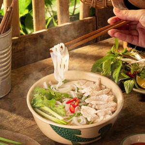 Cần tuyển Nam hoặc Nữ làm phục vụ quán phở ở Bình Tân ( bao ăn ở)