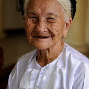 BÀ ĐI LẠI YẾU Ở QUẬN BÌNH THẠNH CẦN CHỊ VỀ CHĂM LƯƠNG 10TR (NHẬN LÀM LẠI TẠI GIA ĐÌNH)