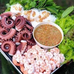 Gia đình trẻ ở Quận 7, nhà phố 1 trệt 3 lầu cần cô giúp việc ở lạ