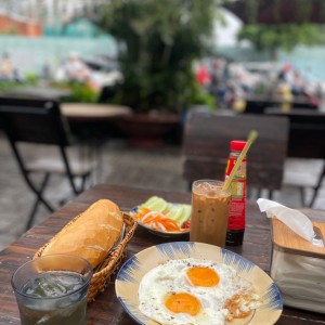 Quán ăn gia đình cần chị  phụ bán- Lý Chiêu Hoàng- Quận 6- bao ăn ở